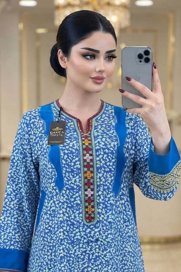 Turkuaz Desenli Elbise, Hafif Keşte İşlenmş Tasarım